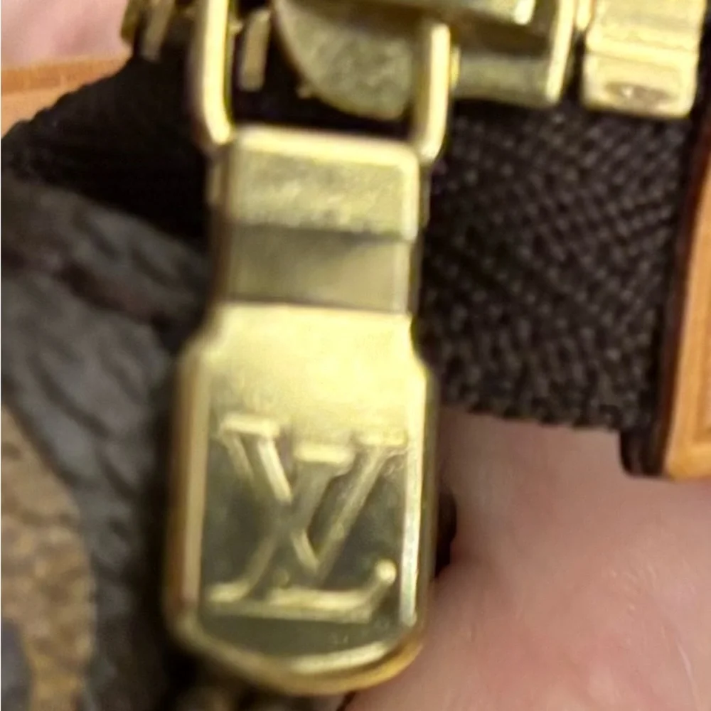 Brand new LV pochette monogram purse - Picture 7 of 10